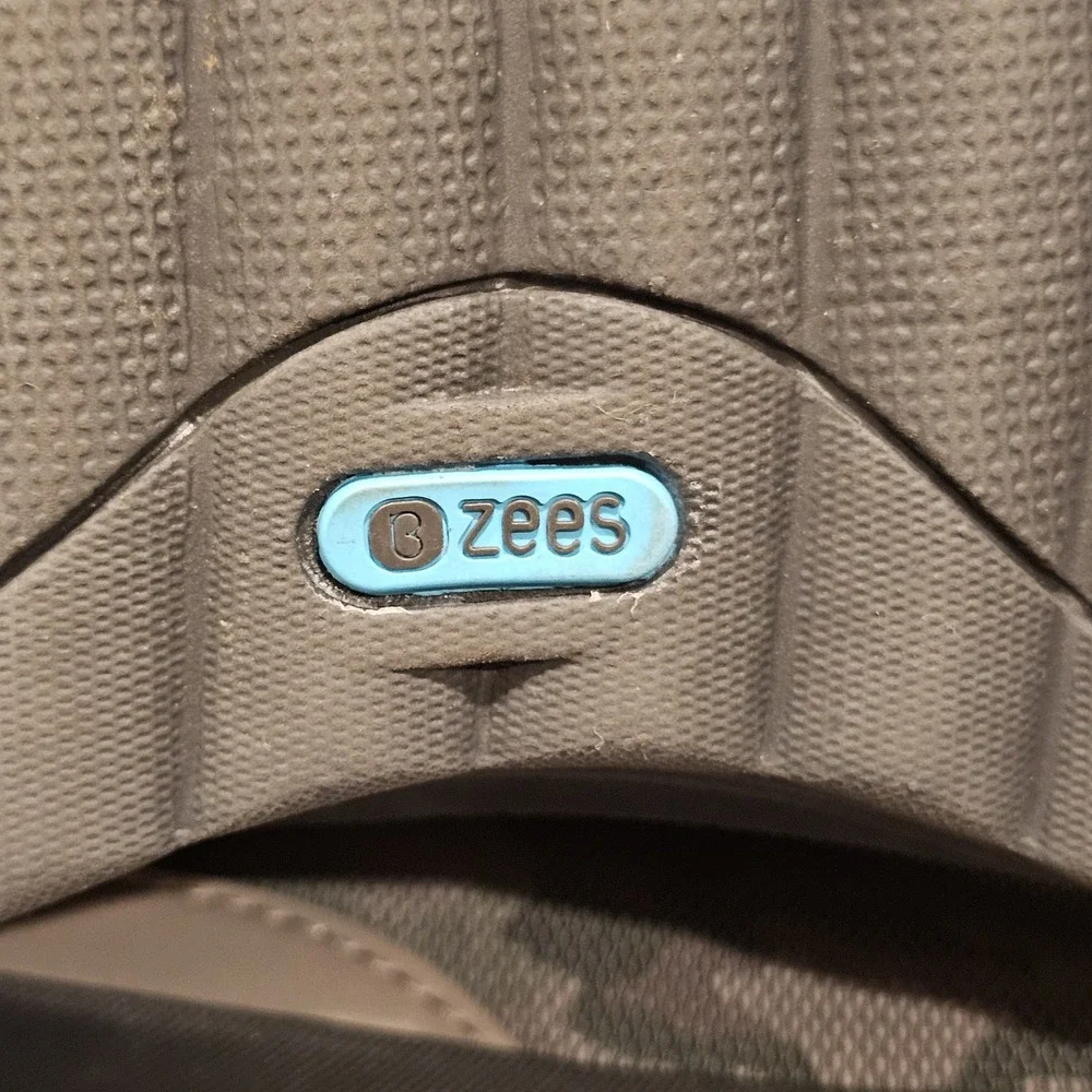 Bzees Womens 11M Glade Camo Slip On‎ Zipper Closure Sneakers Shoes